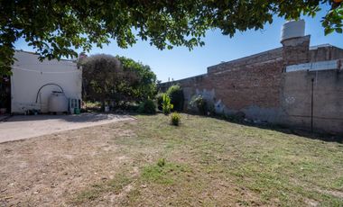 Gran casa familiar con patio verde. Casa y depto!