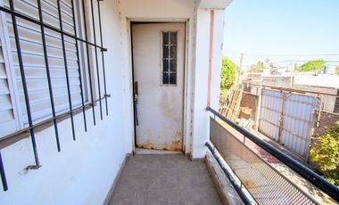 Gran casa familiar con patio verde. Casa y depto!