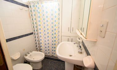 Gran casa familiar con patio verde. Casa y depto!