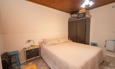 Gran casa familiar con patio verde. Casa y depto!