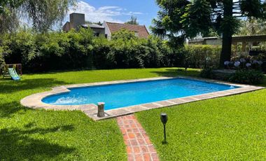 VENTA CASA 4 AMB EN BARRIO MONTECARLO APTA CREDITO
