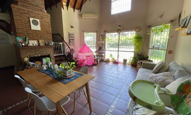VENTA CASA 4 AMB EN BARRIO MONTECARLO APTA CREDITO