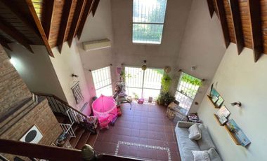 VENTA CASA 4 AMB EN BARRIO MONTECARLO APTA CREDITO