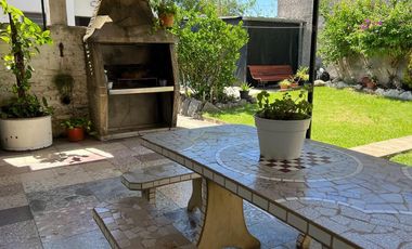 VENTA CASA Y 2 DEPTOS CON PILETA EN SAN FERNANDO