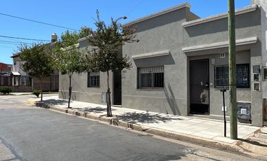 VENTA CASA Y 2 DEPTOS CON PILETA EN SAN FERNANDO