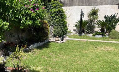 VENTA CASA Y 2 DEPTOS CON PILETA EN SAN FERNANDO