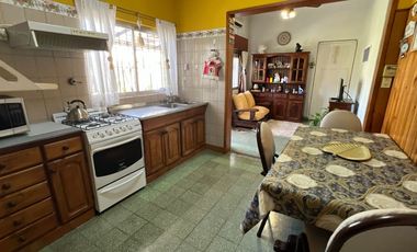 VENTA CASA Y 2 DEPTOS CON PILETA EN SAN FERNANDO