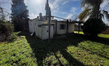SE VENDE CASA SOBRE 2 LOTES EN SAUCE VIEJO