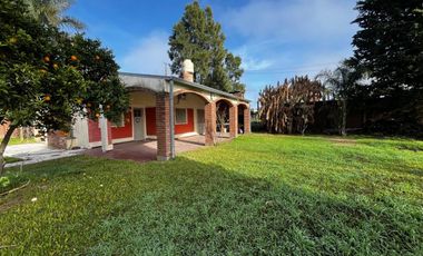 SE VENDE CASA SOBRE 2 LOTES EN SAUCE VIEJO