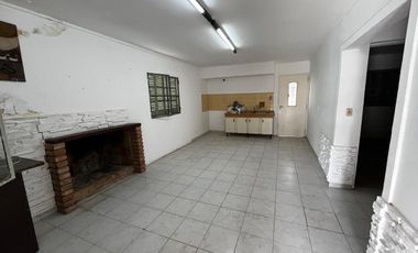 SE VENDE CASA SOBRE 2 LOTES EN SAUCE VIEJO