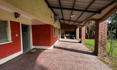 SE VENDE CASA SOBRE 2 LOTES EN SAUCE VIEJO