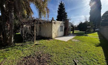 SE VENDE CASA SOBRE 2 LOTES EN SAUCE VIEJO