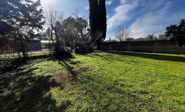 SE VENDE CASA SOBRE 2 LOTES EN SAUCE VIEJO