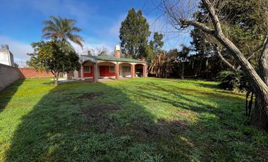 SE VENDE CASA SOBRE 2 LOTES EN SAUCE VIEJO
