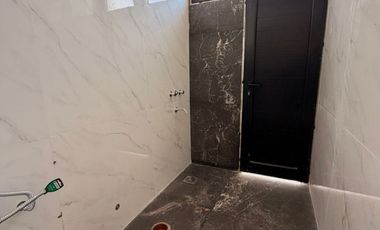 VENTA - CASA C/COCHERA  EN COSTANERA