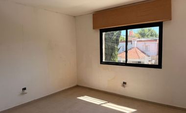 VENTA - CASA C/COCHERA  EN COSTANERA