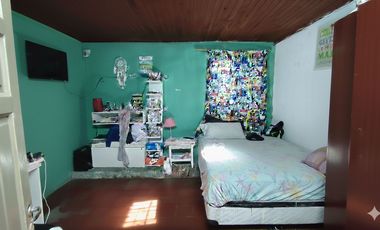 Venta de Casa con patio en Barranqueras.-