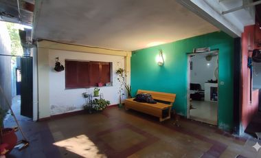 Venta de Casa con patio en Barranqueras.-