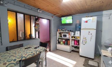 Venta de Casa con patio en Barranqueras.-