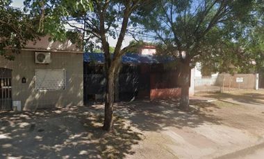 Venta de Casa con patio en Barranqueras.-