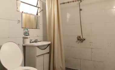 Venta de Casa con patio en Barranqueras.-