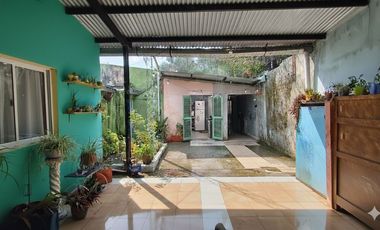 Venta de Casa con patio en Barranqueras.-