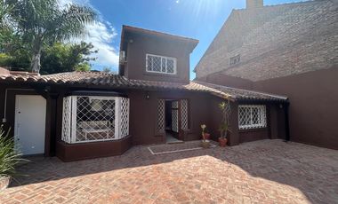 Excelente Casa en Beccar, venta, reciclada completamente, 3 dormitorios, pileta