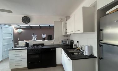 Excelente Casa en Beccar, venta, reciclada completamente, 3 dormitorios, pileta