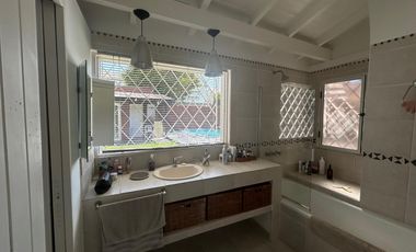 Excelente Casa en Beccar, venta, reciclada completamente, 3 dormitorios, pileta