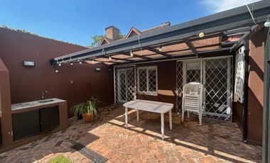Excelente Casa en Beccar, venta, reciclada completamente, 3 dormitorios, pileta