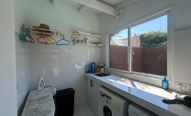 Excelente Casa en Beccar, venta, reciclada completamente, 3 dormitorios, pileta