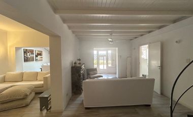 Excelente Casa en Beccar, venta, reciclada completamente, 3 dormitorios, pileta