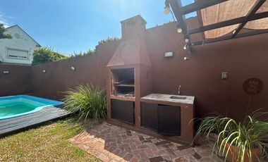 Excelente Casa en Beccar, venta, reciclada completamente, 3 dormitorios, pileta