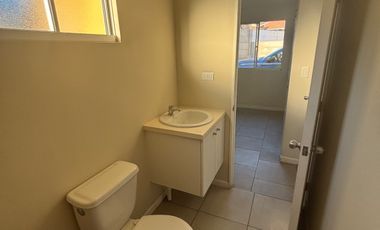 Casa independiente de un piso en arriendo c/ estacionamiento en Quillota