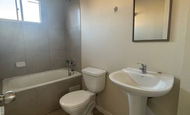 Casa independiente de un piso en arriendo c/ estacionamiento en Quillota