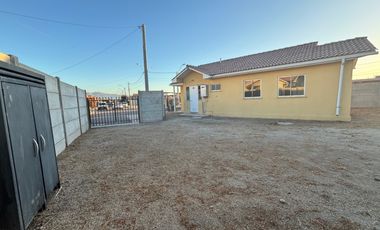 Casa independiente de un piso en arriendo c/ estacionamiento en Quillota