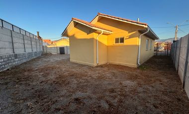 Casa independiente de un piso en arriendo c/ estacionamiento en Quillota