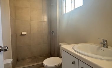 Casa independiente de un piso en arriendo c/ estacionamiento en Quillota