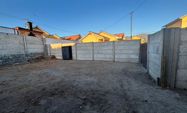 Casa independiente de un piso en arriendo c/ estacionamiento en Quillota