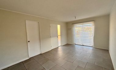 Casa independiente de un piso en arriendo c/ estacionamiento en Quillota