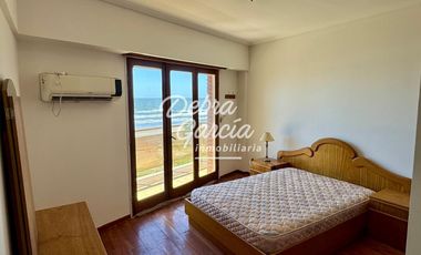 VENTA - DEPARTAMENTO CUATRO AMBIENTES EN SAN BERNARDO CON COCHERA VISTA AL MAR.-