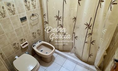 VENTA - DEPARTAMENTO CUATRO AMBIENTES EN SAN BERNARDO CON COCHERA VISTA AL MAR.-