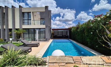 Casa a la VENTA en Canning, Lagos de Canning