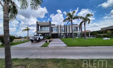 Casa a la VENTA en Canning, Lagos de Canning