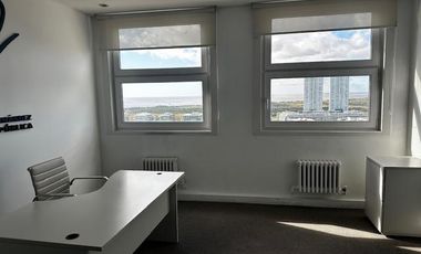 Oficina amoblada con vista al rio y cochera