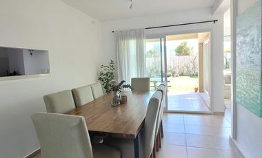 Casas de Santa María | Alquiler temporario | Divina casa de 3 dorm y playroom con galería y pileta
