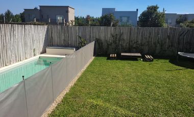 Casas de Santa María | Alquiler temporario | Divina casa de 3 dorm y playroom con galería y pileta