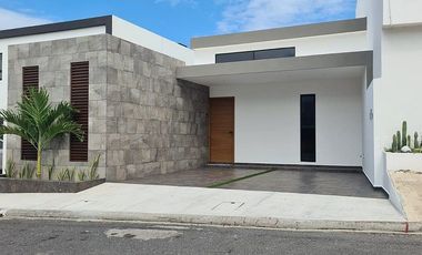 Casa en Venta Un piso 3 recámaras Lomas de la Rioja