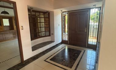 Venta de casa premiun en Cerro de las Rosas