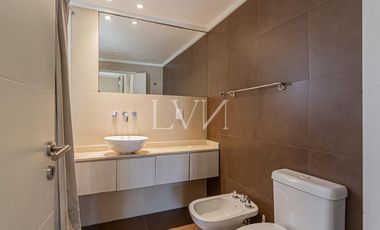 Venta Departamento  Triplex luminoso en Coghlan — ideal para vivir o como inversión